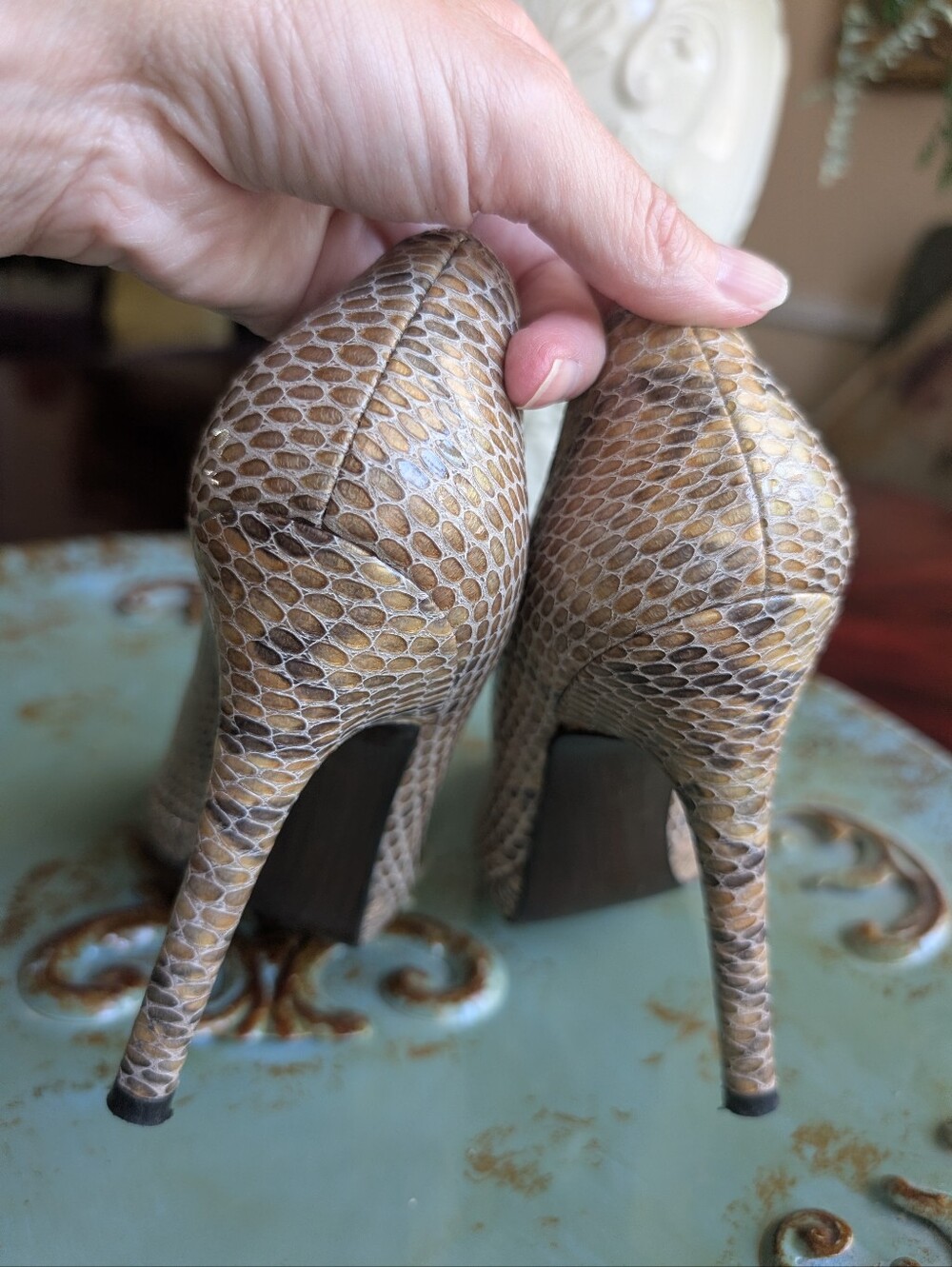 Stuart Weitzman Women’s Neutral Snakeskin Pattern High Heel Shoes Size 7M - Picture 3 of 12